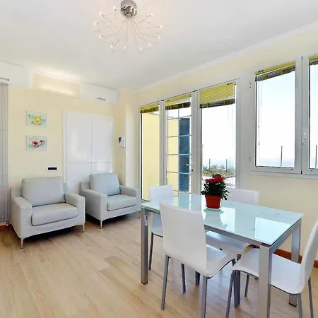 Primavera - Pgi132 By Interhome Poggi