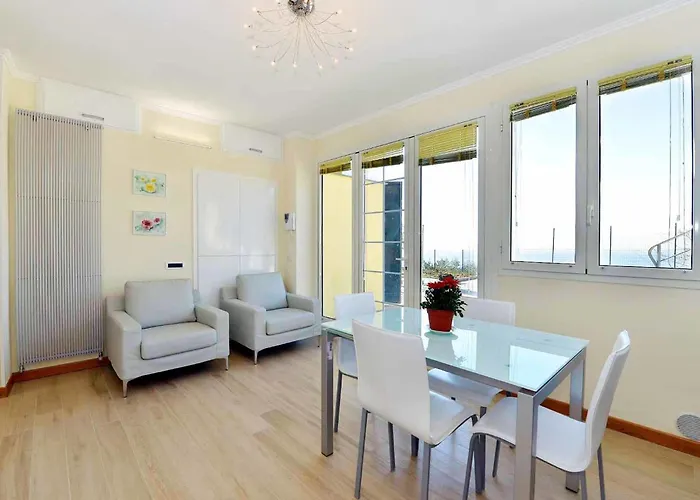 Primavera - Pgi132 By Interhome Poggi