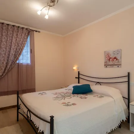 Primavera - Pgi132 By Interhome * Poggi