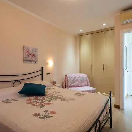 Primavera - Pgi132 By Interhome Poggi